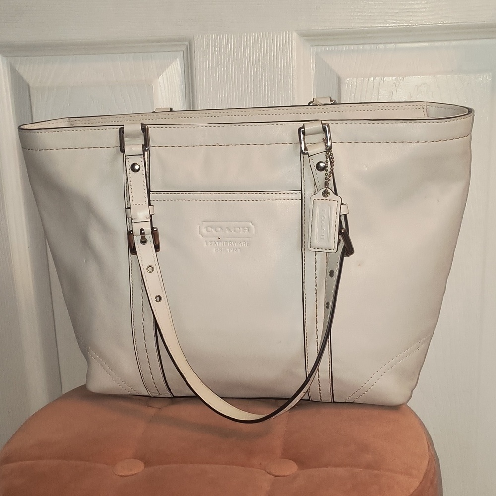 Coach Leather East West Gallery Tote F13098 - Picture 1 of 15